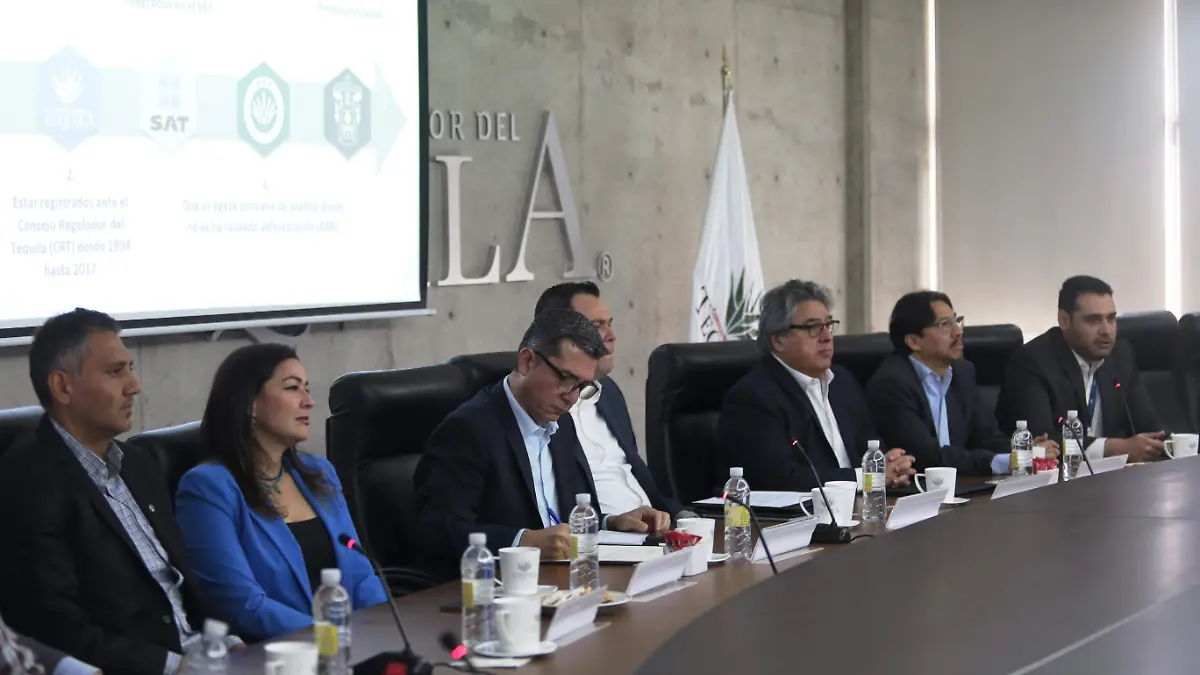 Firma de convenio Consejo Regulador del Tequila y UDG  (4)